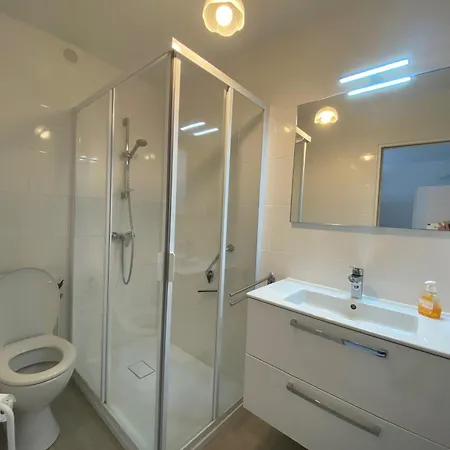 Proche Thermes Avec Balcon Et Parking à - Fr-1-503-23 * Balaruc-les-Bains