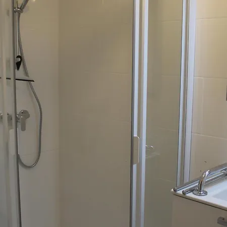 Proche Thermes Avec Balcon Et Parking à - Fr-1-503-23 Balaruc-les-Bains